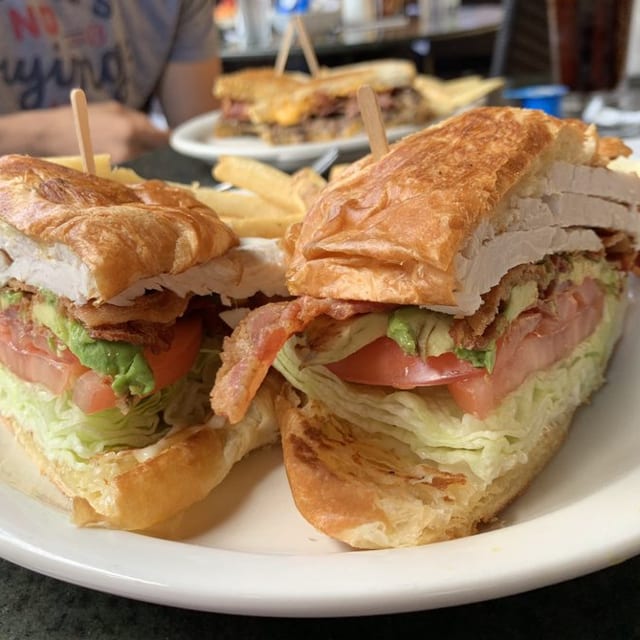 Club Croissant.